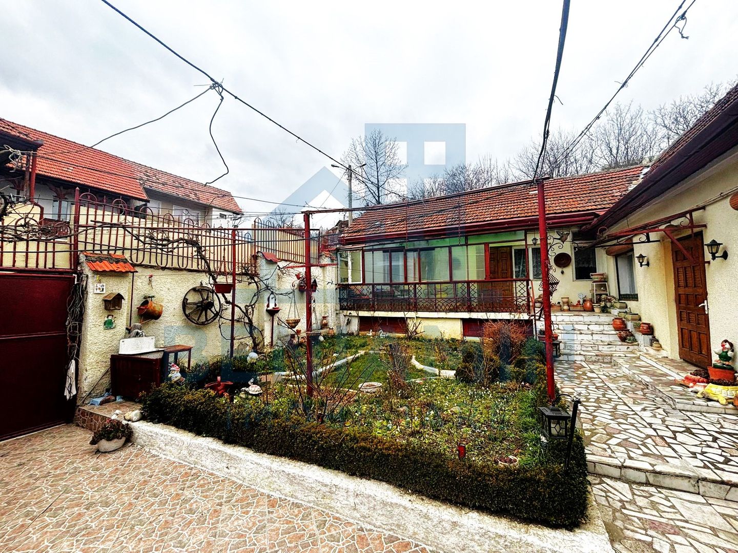 Casa-Central-Brasov-Sitei-Universitate-125mp-curte-280mp-Disponibila - Poză 1