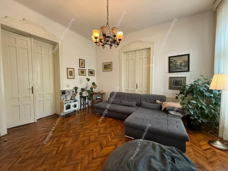 Apartament deosebit in Palat istoric 110 mp+ Balcon deschis- Piata Sf. Gheorghe - Poză 2