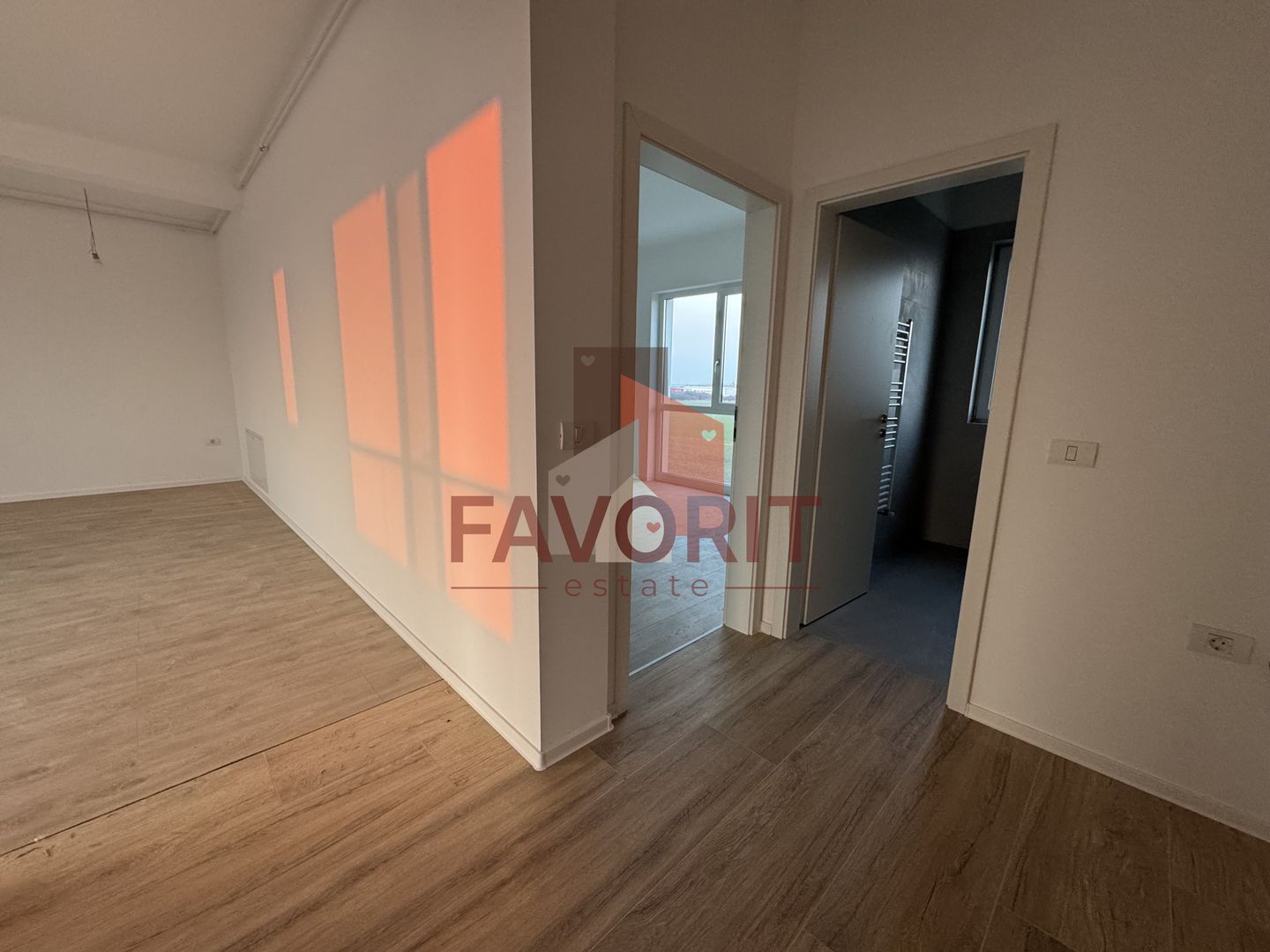 Etaj 1. Decomandat. Cu 2 bai - Poză 2