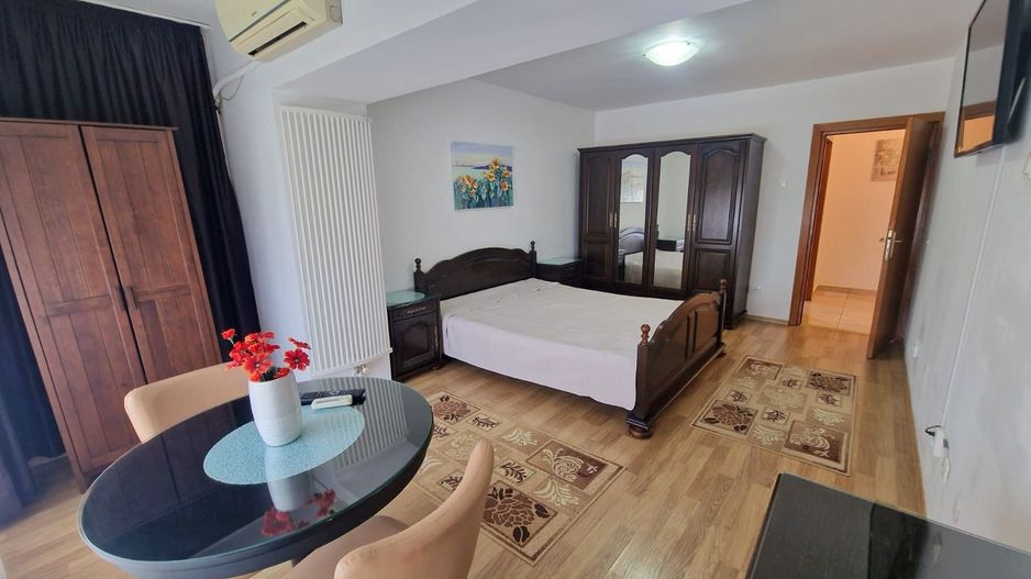 Apartament de inchiriat pe Faleza Dunarii - 3 camere, 105 mp, parter - Poză 3