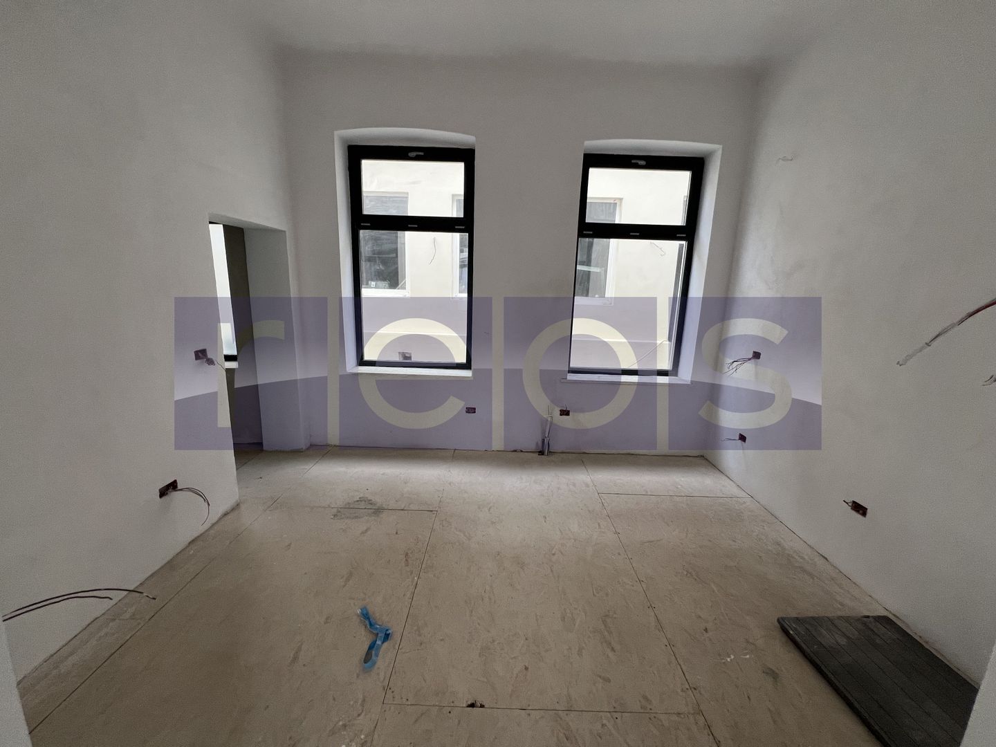 IMOBIL MIXT | ROSETTI | 500 MP | RENOVAT | 2 CORPURI + SUBSOL + CURTI INTERIOARE - Poză 5