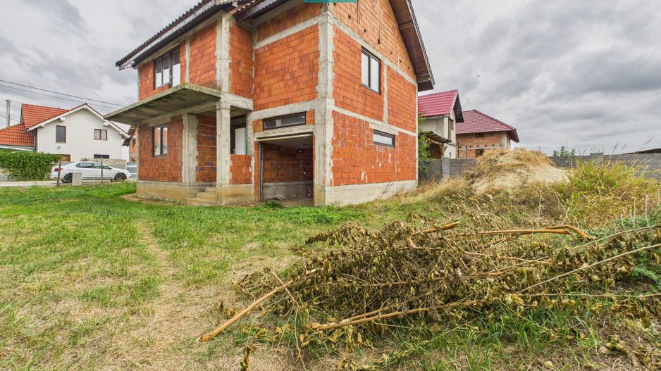 Casă la roşu P+E+M în Şagu - Poză 2