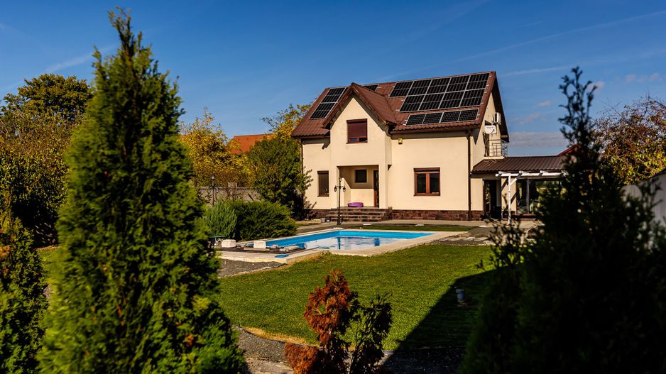 Vilă nouă independentă energetic și 1117 mp teren - Poză 1