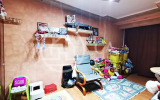 Apartament cu 4 camere de vanzare in Decebal, Oradea - Poză 8