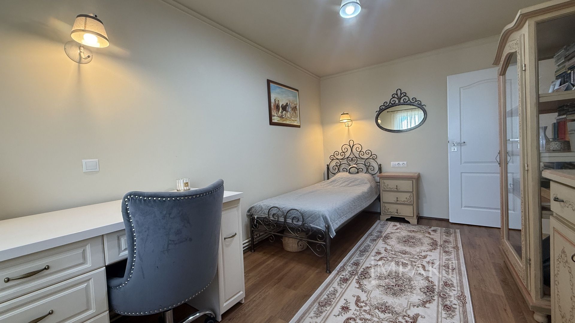 Apartament deosebit cu 4 camere decomandat si garaj in Andrei Muresanu - Poză 8
