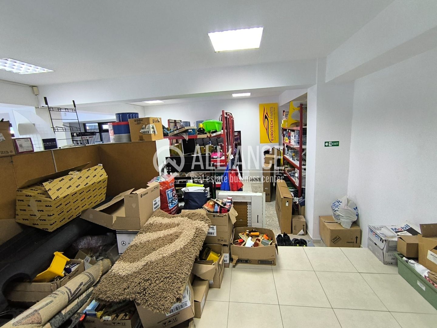 CENTRU ATELIERELOR - Spatiu comercial cu suprafata vitrata mare ! - Poză 11