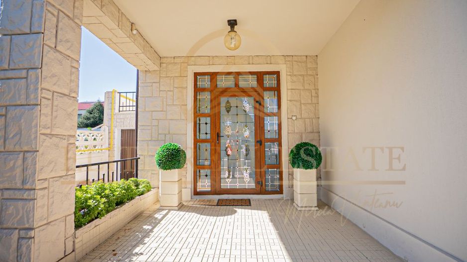 Ovidiu Sud - Zona premium - Vila impozanta, curte mare, garaj, terasa! - Poză 47