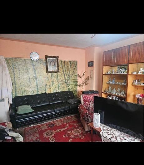 Vand apartament cu 3 camere in Carpati 2 - Poză 1