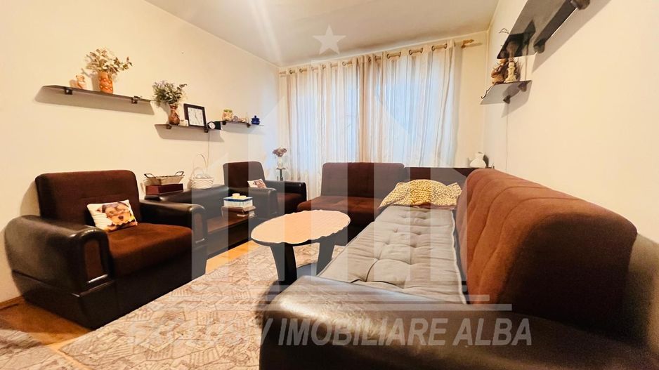 Apartament 3 camere Cetate-Closca, etaj 2, finisat - Poză 1