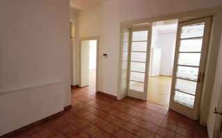 Vila spatioasa pentru birouri in zona centrala - Poză 2