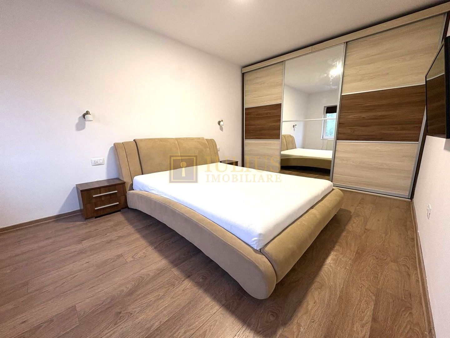 Apartament la curte, 2 băi, loc de parcare, zona linistita, dressing - Poză 5