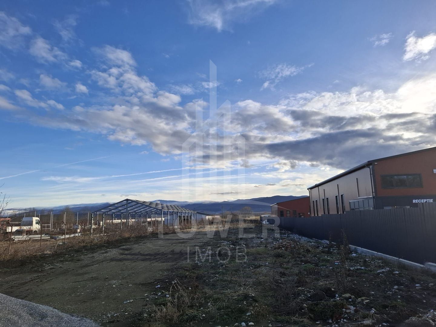 Teren intravilan la intrare in Cristian, pentru constructii industriale - Poză 2