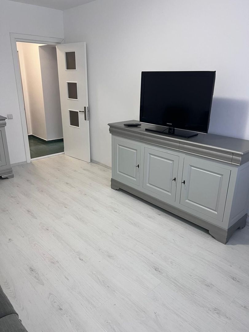 De inchiriat apartament 2 camere – Delfinariu, Constanța - termen lung - Poză 1