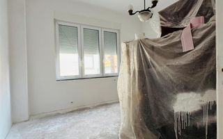 Casa singur in curte cu acces auto si teren  Ultracentral - Poză 6