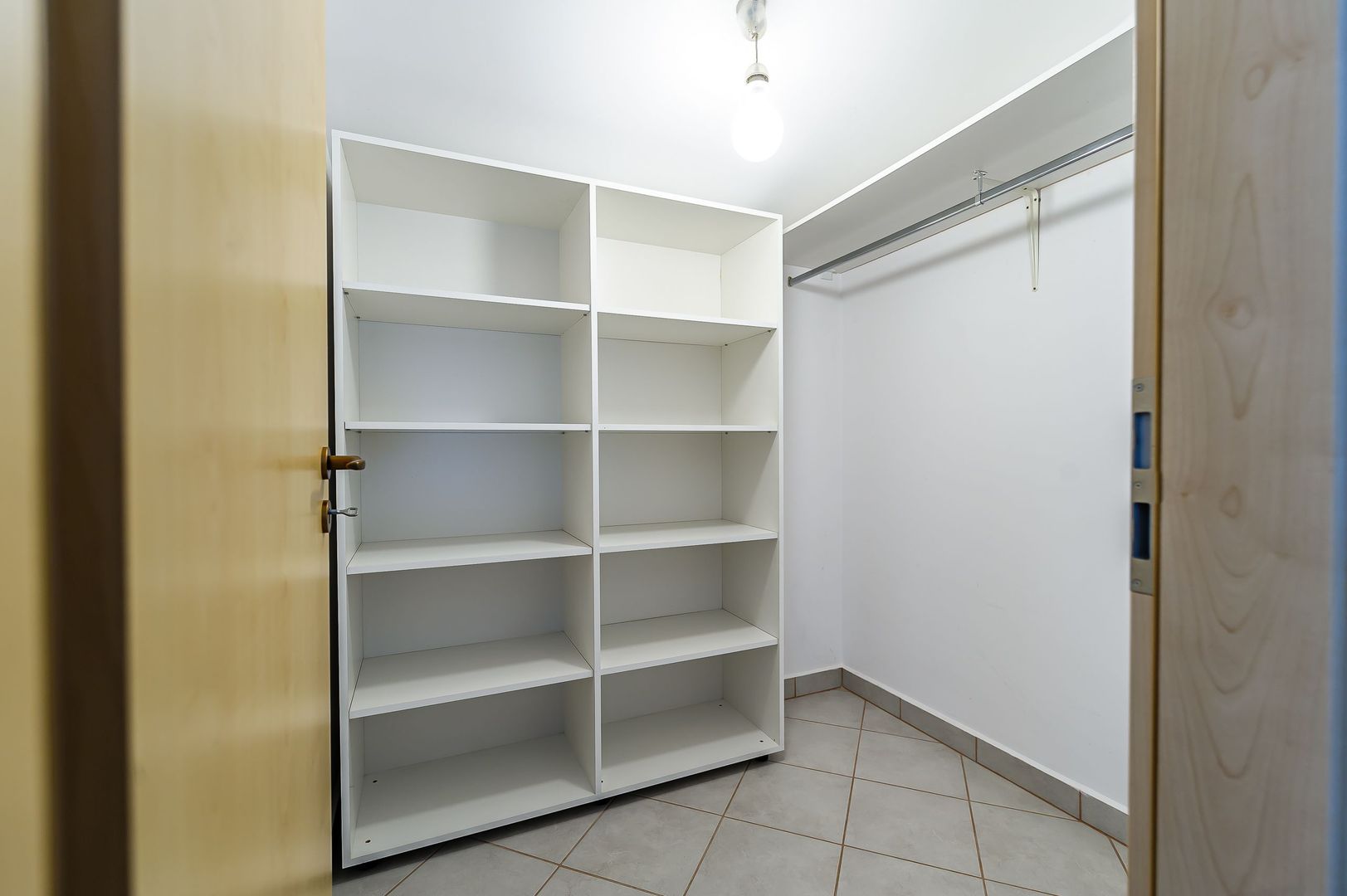 Casă frumoasă și plină de lumină. - Poză 12