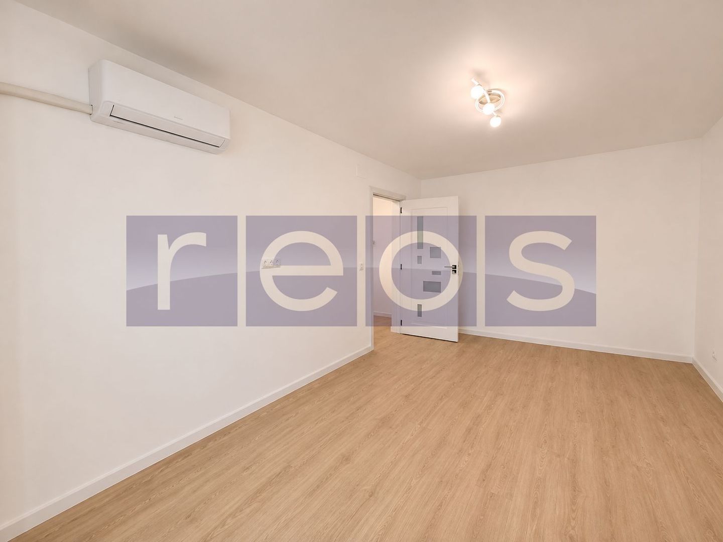 VANZARE 2 CAMERE | DECOMANDAT | 40 MP | ETAJUL 2 | RENOVAT | ZONA TEI - Poză 1