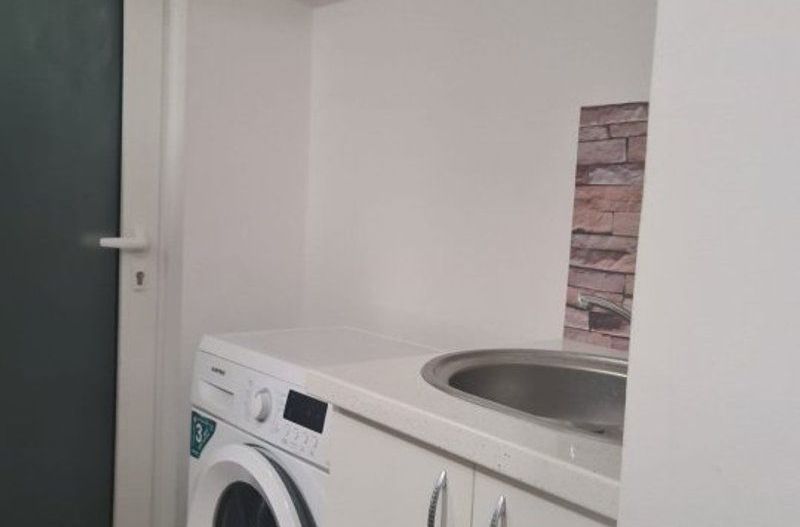 Garsoniera mobilata si utilata - zona garii 200 euro - Poză 3