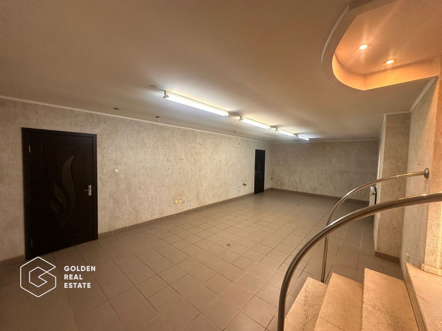 Spatiu comercial ultracentral, 3 camere, pretabil cabinet, salon infrumusetare - Poză 3