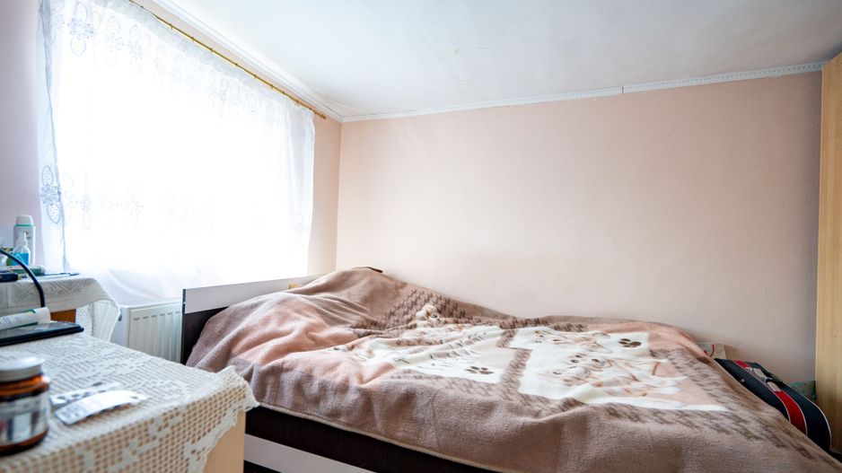 Casa de vanzare cu 2 camere si teren 1068 mp zona Renașterii - Poză 5