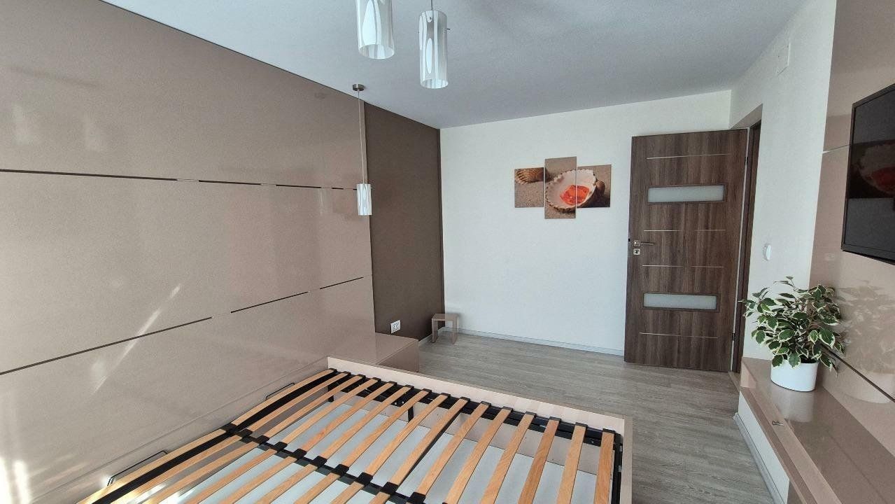 Central, 4 camere renovate, liber la vanzare, loc parcare concesionat - Poză 3