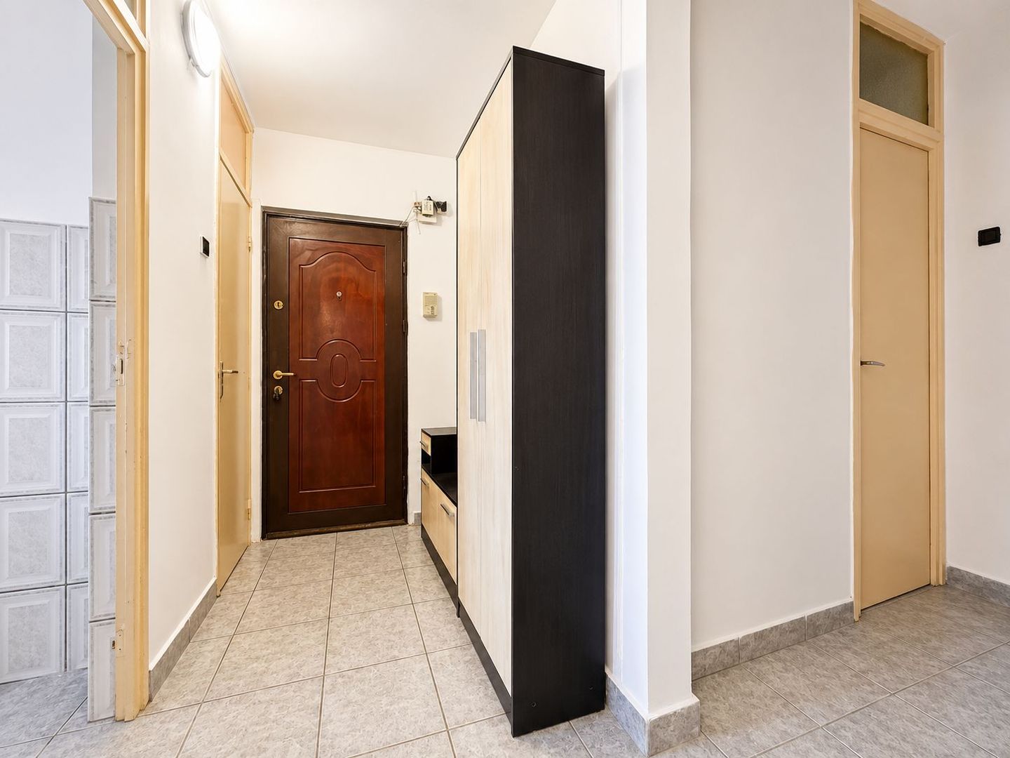 Apartament 3 camere decomandat, zona Alfa, etaj 1, două băi - Poză 7