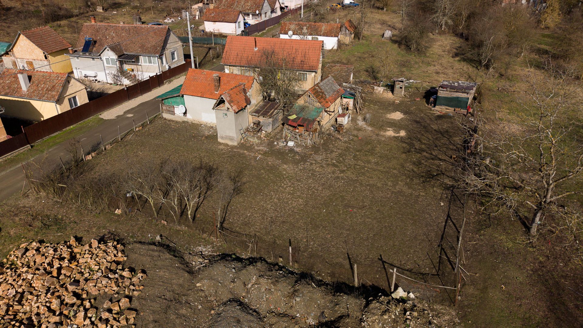 Teren intravilan de 302 mp în localitatea Șoimoș - Poză 25