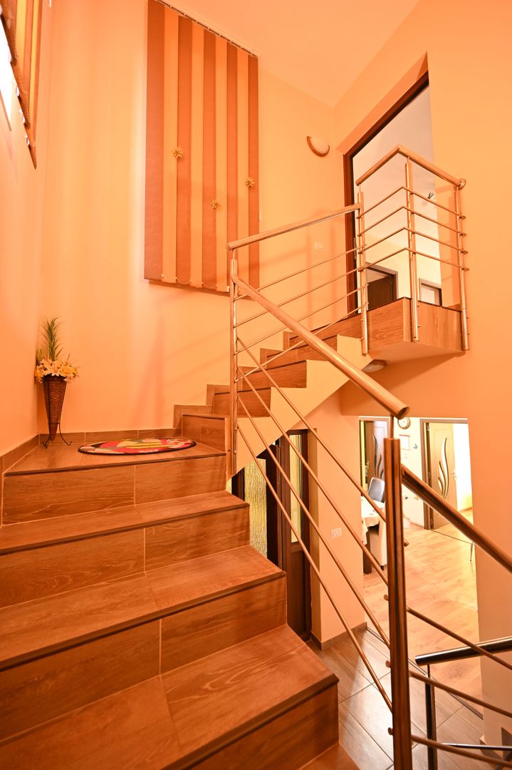 Casa P+1E, cu anexe si hala - Poză 12