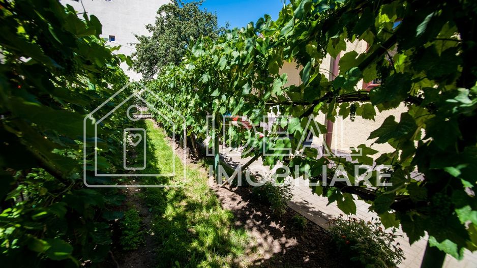 Casa Individuala cu 8 camere si 430 mp de curte, zona Calea Poplacii - Poză 31