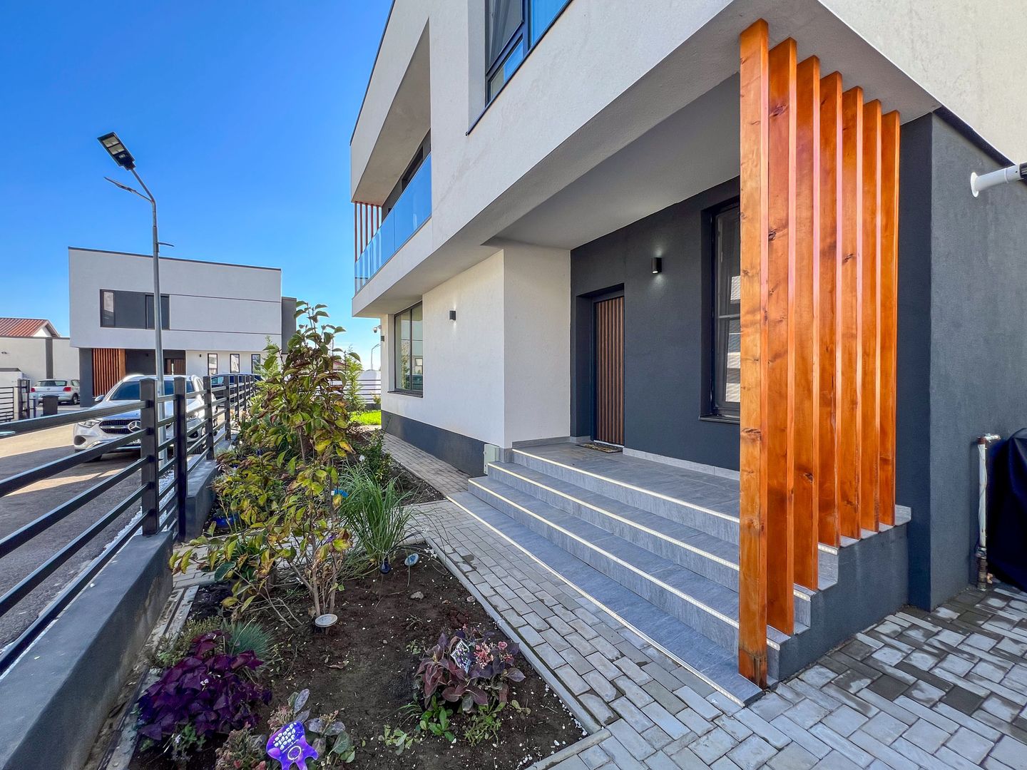 Vilă individuală elegantă, complet mobilată și utilată, lângă parcul și pădurea din Corbeanca - Poză 31