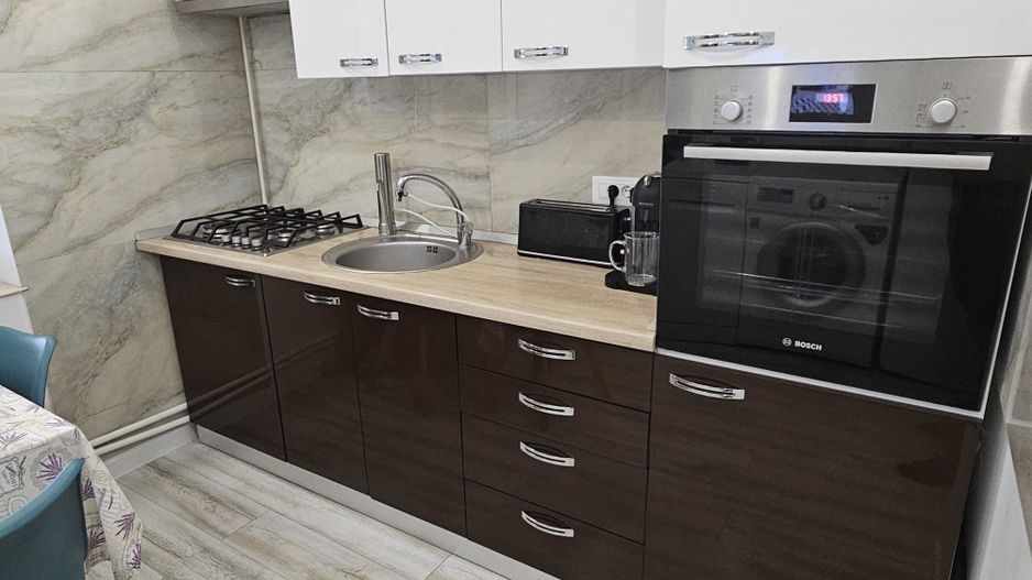 Casa renovata complet – zona Mall – - Poză 11