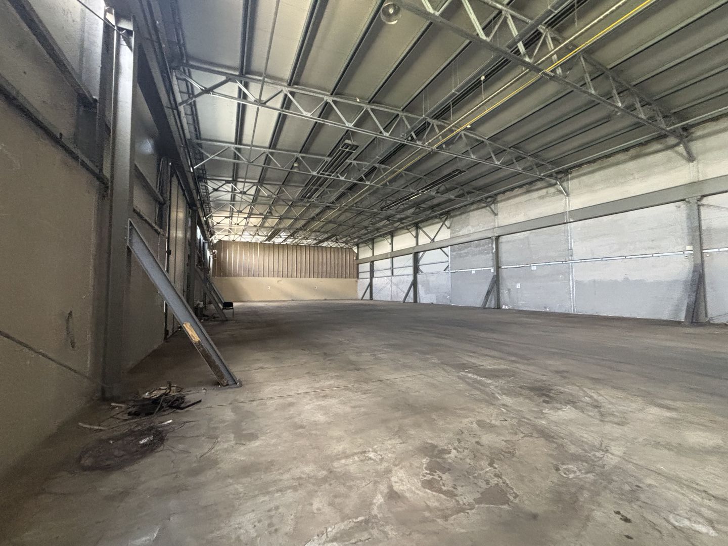 Depozit cu showroom de inchiriat de 1600 mp - Poză 20