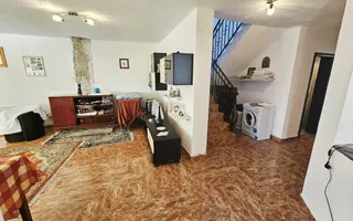 Casă 5 camere + teren generos 1700 mp – Ariceștii Rahtivani - Poză 12