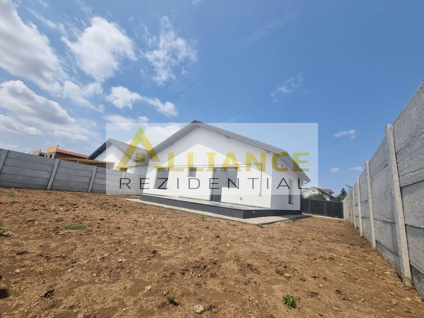 Casa parter- pod- beci- placa de beton- bucatarie inchisa - Poză 10