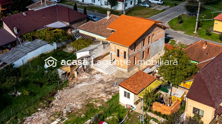 Casă la roșu în Aradul Nou. Zona Adam Müller-Guttenbrunn - Poză 1