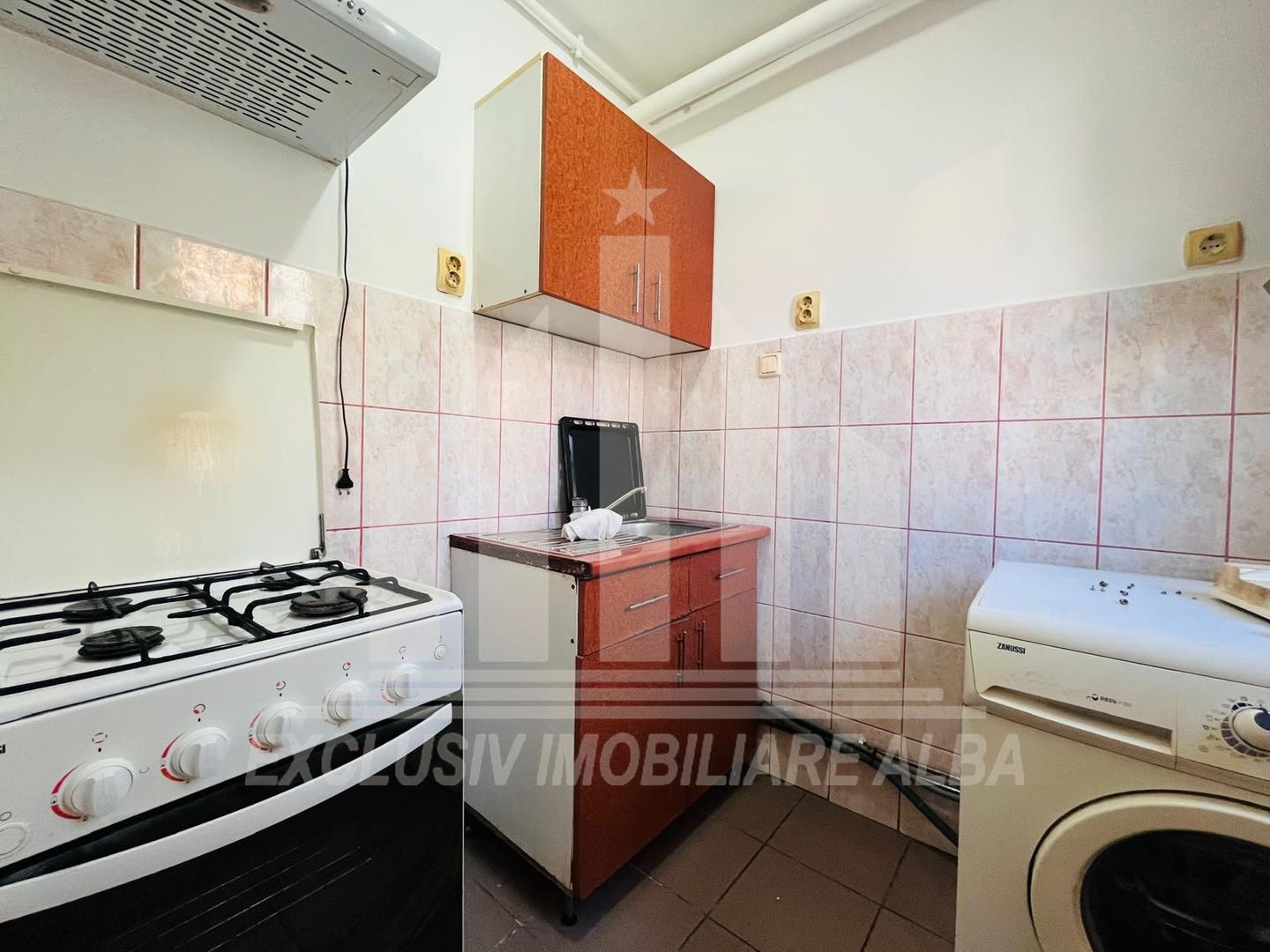 Apartament cu 2 camere de inchiriat, Cetate - Poză 4