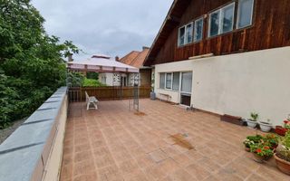 Proprietate individuala-3 apartamente,spatiu comercial,garaje,gradina,curte - Poză 8