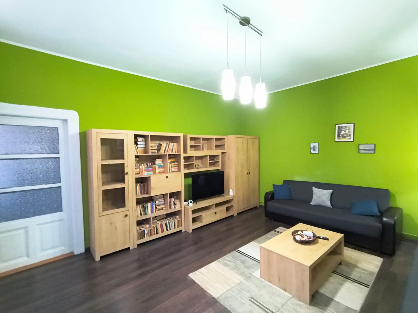 Apartament central, 2 camere, centrala gaz. 390 E/lună. Comision 0 - Poză 3