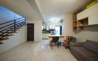 Investiție Sigură! Casă Lângă Metrou și Facilități Complete - Poză 2