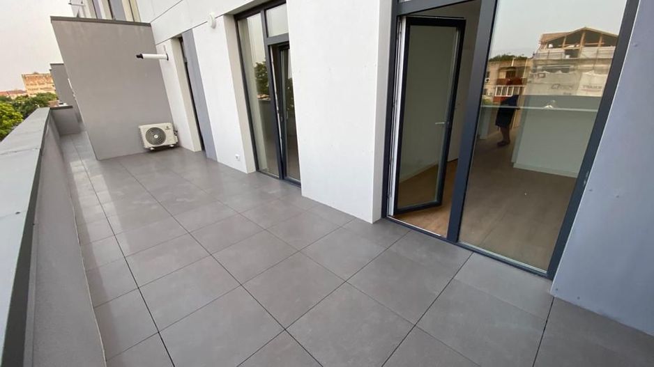 Apartament bloc nou 4 camere - Poză 2