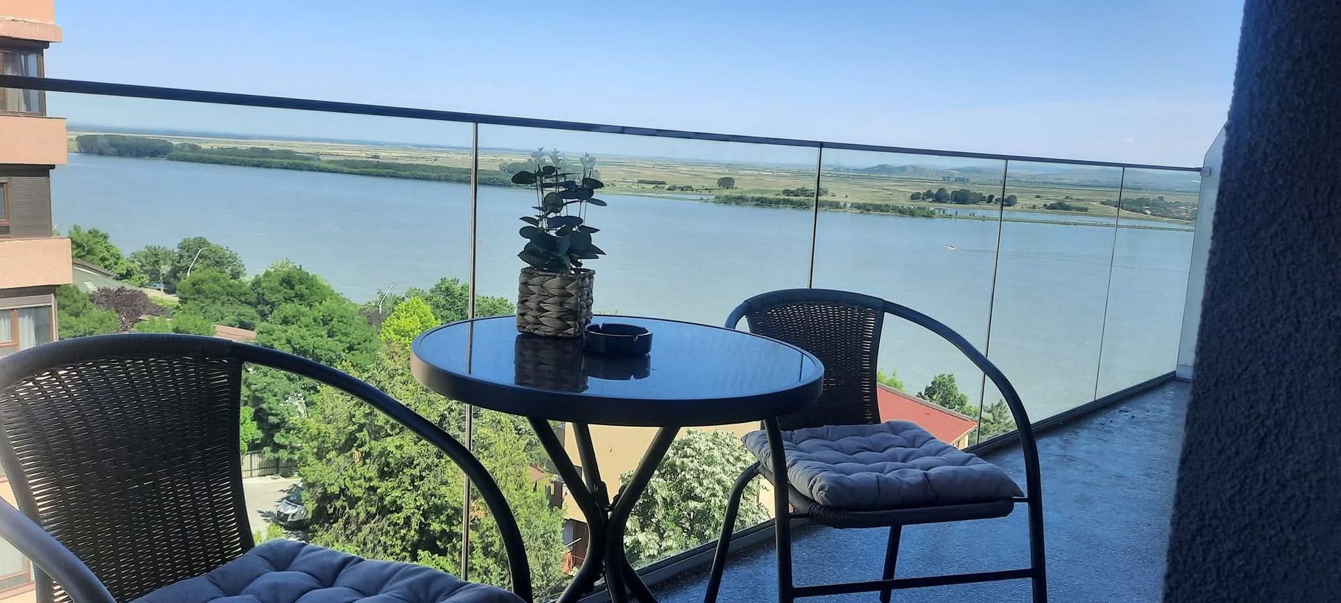 Inchiriez apartament 3 camere Faleză Dunării - Poză 1