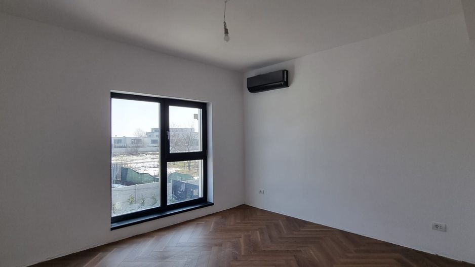 Vilă Individuală cu 700 mp Teren și Mansardă Amenajată - Poză 7