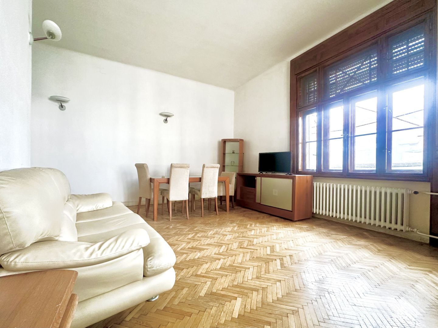 Apartament cu 3 camere de închiriat în Piața Victoriei - Poză 1