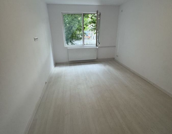 Vanzare Apartament 2 Camere Calea  Vitan intersectia Mihai Bravu - Poză 3