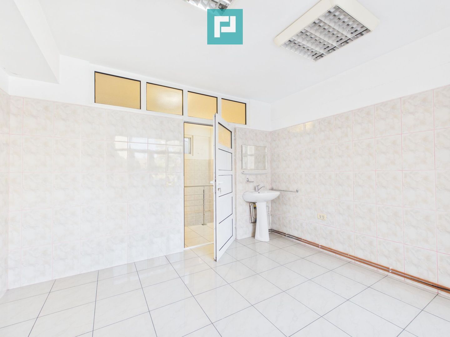Imobil central cu destinație medicală, Arad - Poză 24