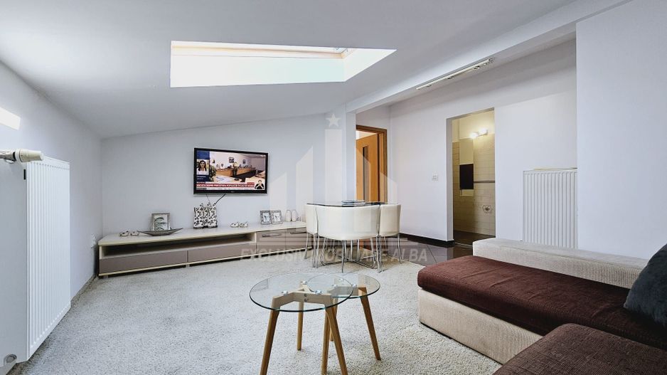 Apartament cu 3 camere decomandate, Cetate - Poză 1