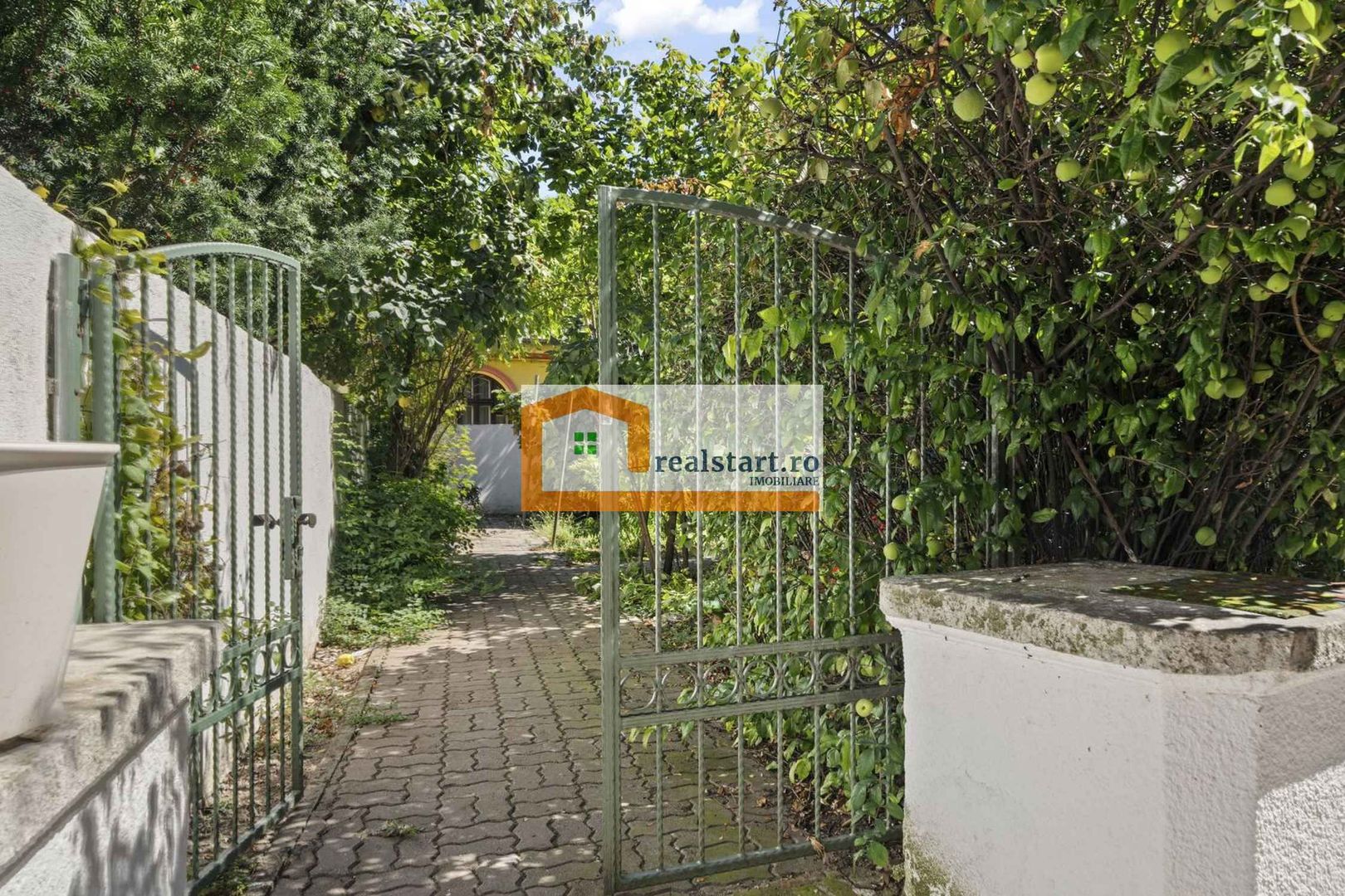 Langa Metrou, curte proprie 200mp, Garaj, 3 camere, centrala, pet friendly - Poză 19