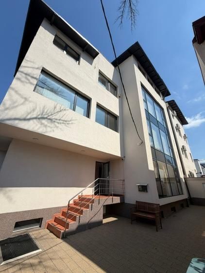 Clădire Multifuncțională 800 mp | Renovată 2024 | Ideală pentru Clinică, Birouri - Poză 2