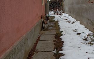 BRASADAS vinde casa 2 cam cu intrare comuna zona CENTRALA. - Poză 2