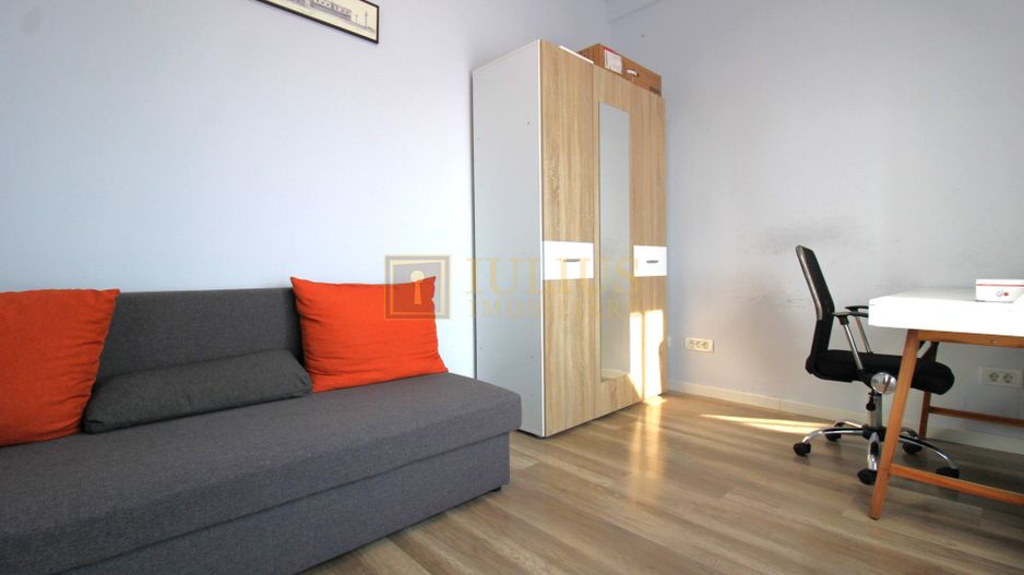 Casa cu 3 camere, locuri de  parcare, curte - Poză 6