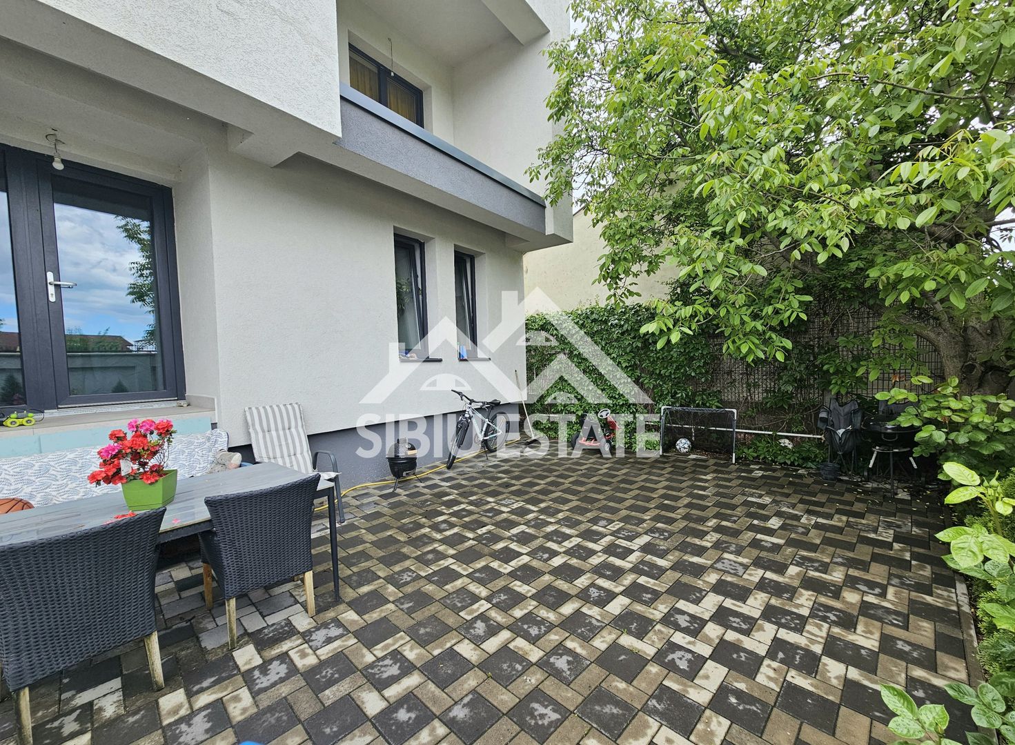Casa moderna HOME & BUSINESS - Poză 20